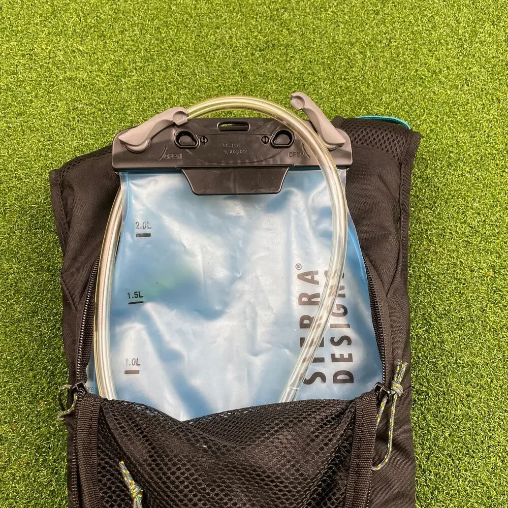 Sierra Designs Black Flagstaff 4L Hydration Pack Hiking 2L Reservoir